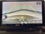【バックカメラ】運転が苦手な方も車庫入れラクラクです!ギアをリバースに入れれば自動的に切り換わりますので、面倒な操作は不要です♪狭い駐車場もお車を傷つけず安心ですね!
