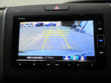 バックカメラの画像です。ガイドラインがスムースな車庫入れをサポートいたします!車庫入れの安心感がアップしますね☆