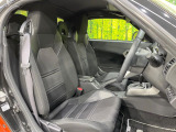 運転席シート廻りは使用感も少なく、良好な状態となっています。前オーナー様が丁寧に使っていたことがよくわかりますね。