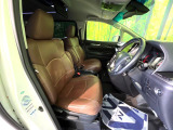 運転席シート廻りは使用感も少なく、良好な状態となっています。丁寧に使われていたことがよくわかりますね。