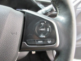 ハンドル右側にはクルーズコントロールのスイッチが装備され運転中の操作も安心して行えます!