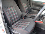 (運転席助手席)安全装備をオプションで追加するのは日本的発想。フォルクスワーゲン車はサイドエアバッグを全車標準で装備しております。