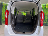 後席を格納すると、これだけの広さが!シーンに合わせたシートアレンジで、大きな荷物も積むことが出来ます♪