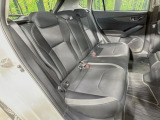 後部座席も気になるようなキズ・汚れやへたり等、大きなダメージはなく、良好な状態です。