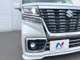 【LEDヘッドライト】悪天候や夜間走行時も良好な視界を確保し安心して運転できる高輝度LEDヘッドライトを装備!点灯速度が早く、消費電力も抑えられています。
