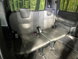 3列目シートはもちろん状態良好☆大人でもゆったりと座って頂けますので、大人数でのお出かけもラクラクです♪ご家族で、気の知れた仲間で、ドライブに行くのが楽しみですね♪