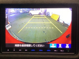 後方確認が便利なバックカメラ搭載、駐車時も安心です!!