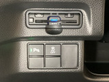 ハンドルの左下にETCがついています。高速道路の料金所の通過も楽々です。 カードの取り出しもしやすい場所についています。