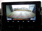 バックガイドモニターで、後方を確認しながら安心して駐車することができます。