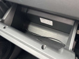 大容量のグローブボックスで、車検証入れを入れても、まだ少し余裕がありますよ!