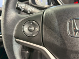 【ステアリングリモコン】ステアリングにオーディオ調節可能なスイッチが装備されていますので運転中でも視線をそらさずにオーディオの調節が可能です!