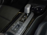 電動パーキングブレーキ・ブレーキホールドを装備してます。ホールド機能は信号待ちが多い一般道で疲労軽減になり、大好評です!