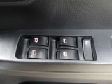 運転席はオートパワーウィンドウ☆窓の全閉全開が自動で出来るので便利ですよ♪
