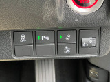 パーキングセンサーもついておりますので駐車などが苦手な方も安心して運転が可能です。