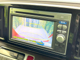 【バックカメラ】駐車時に後方がリアルタイム映像で確認できます。大型商業施設や立体駐車場での駐車時や、夜間のバック時に大活躍!運転スキルに関わらず、今や必須となった装備のひとつです!