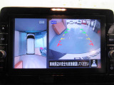 アラウンドビューモニターは4方のカメラで真上から車を見たようにモニターで確認ができます。周辺の安全確認、小さなお子様や障害物も目視で確認できるので駐車のしやすさだけでなく、事故防止にも役立ちます。