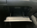 車検証入れになどにも使える便利な収納BOXあります。