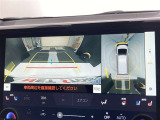 バックカメラの他に上から見下ろしたような画像が見れるアラウンド(全方位)モニター。前後左右を把握できる、すごい機能が装備されています!