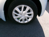 ☆純正スチールホイール+フルホイールキャップ☆軽やかな走りを感じさせる上品なデザイン☆