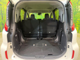 後席を格納すると、これだけの広さが!シーンに合わせたシートアレンジで、大きな荷物も積むことが出来ます♪