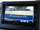 バックをするとき自動でリアの様子が映る『リアカメラ』付き!画面で確認しながらバックができますから安心ですね。でも、目視も大切ですよ!安全第一でお願いします!