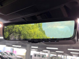 【スマートリヤビューミラー】後席の大きな荷物や同乗者で後方が確認しづらい時でも安心!カメラが撮影した車両後方の映像をルームミラー内に表示。クリアな視界で状況の確認が可能です!