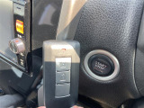 【 スマートキー・プッシュスタート 】鍵を挿さずにポケットに入れたまま鍵の開閉、エンジンの始動まで行えます!//