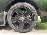 【純正17インチアルミホイール】外観にマッチした純正アルミホイールを装着しております。各種社外アルミホイールや、スタッドレスタイヤも取扱いしております。是非ご相談ください♪
