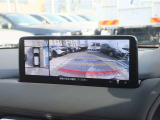 360度ビューモニターを装備!【駐車の際、ナビ画面に車を真上から捉えた映像が映ります。駐車の際にとても便利な装備です