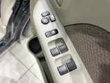 【電動格納ミラー】サイドミラーは電動格納式となっており、狭い駐車場でもキズがつくリスクを抑えられます。
