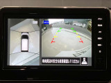 前後左右4つのカメラで、上から見たような映像をお届け、駐車時も安心、アラウンドビューモニター付(肉眼では確認し辛い左前の映像に切り替えることも可能です)。