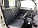 見通しのよいすっきりとした視界で、誰でも運転しやすいです。