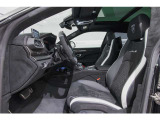 Fully Electric Front Seats with Ventilation and Massage