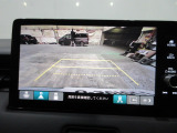 バックカメラの画像です。ガイドラインがスムースな車庫入れをサポートいたします!車庫入れの安心感がアップしますね☆