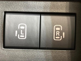 【両側パワースライドドア】スマートキーや運転席のスイッチで後席両側スライドドアの開閉が可能♪電動だから力を入れてドアを開ける必要が無く、小さなお子様でも簡単に開け閉めでき快適です♪