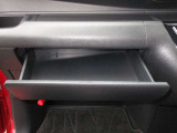 グローブBOX上部には引き出し収納があります♪
