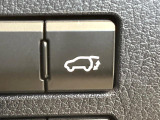 【パワーバックドア】スマートキーや運転席のボタンを押すだけでリアゲートが自動で開閉します!荷物を持っている時や、高い位置にあるバックドアを閉める際に便利な機能です♪