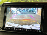 【バックカメラ】駐車時に後方がリアルタイム映像で確認できます。大型商業施設や立体駐車場での駐車時や、夜間のバック時に大活躍!運転スキルに関わらず、今や必須となった装備のひとつです!