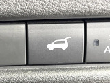 【パワーバックドア】スマートキーや運転席のボタンを押すだけでリアゲートが自動で開閉します!荷物を持っている時や、高い位置にあるバックドアを閉める際に便利な機能です♪