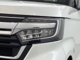 LEDヘッドライトは、点灯の瞬間から最大光量を発揮し、突然暗くなるトンネルなどでの安定感を高めます。