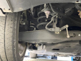 お車を安心してお乗りいただく為には、足回りの定期点検が欠かせません。サービスサポート(有償保証)では無料点検もご提供しており、安心のカーライフをお過ごしいただけるサポート体制が整っています。