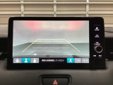 バックでの車庫入れも安心です! リアカメラが付いているバックモニター付のナビディスプレーを装備しております。操作線もついており距離感も画面から確認できます。