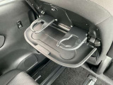 前席シートバックテーブルがあるので後部座席も快適に過ごせます♪