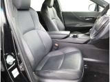 <運転席>まるで自宅に居るようにリラックスできる運転席です。外の喧騒を忘れさせてくれますね。見やすいメーターと操作しやすいスイッチ類もいいですね.