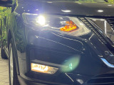 【LEDヘッドライト】悪天候や夜間走行時も良好な視界を確保し安心して運転できる高輝度LEDヘッドライトを装備!点灯速度が早く、消費電力も抑えられています。