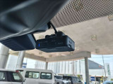 日産純正ディーラーOPのJVCケンウッド製ナビ連動ドライブレコーダー(前方)付きです。microSDカードそのままにナビ画面で動画を視聴出来ます。
