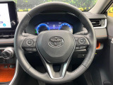 【純正革巻きステアリング】上質な革を使用することで、手にしっかり馴染みとても運転しやすいハンドルです♪