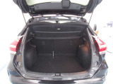 ラゲッジスペースも広々していて荷物もたくさん載りそうです。普段のお買い物もこれだけのスペースがあれば安心ですね。