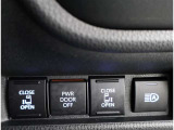 両側電動スライドドアのスイッチ付です。車内からもスイッチひとつで楽にドアの開閉が可能です。電動なので開閉時に力を使う必要がなく、半ドアになることもありません!