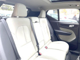 VOLVOのシートは人間工学に基づいた設計となっており長時間の運転でも疲れにくいと定評があります。